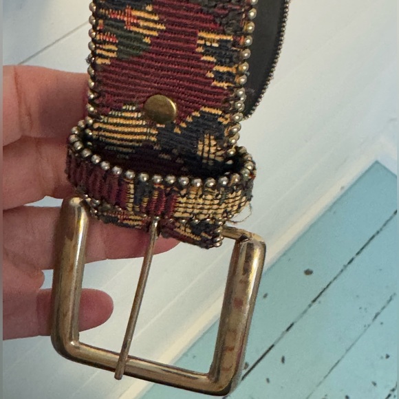 Vintage Belt M/L Tapestry leather Gold Bead Trim Dead stock Absolutely Fresh - Picture 4 of 15